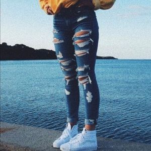 American eagle ripped blue jeans never worn.